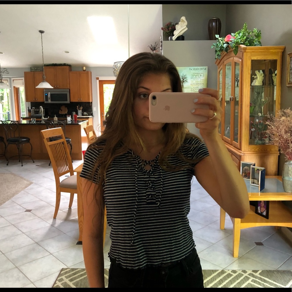 Hollister Lace up tee